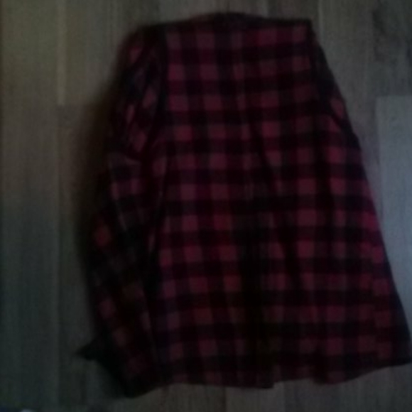 P.S.KATE Black and Red Pladd Flannel - Picture 4 of 4